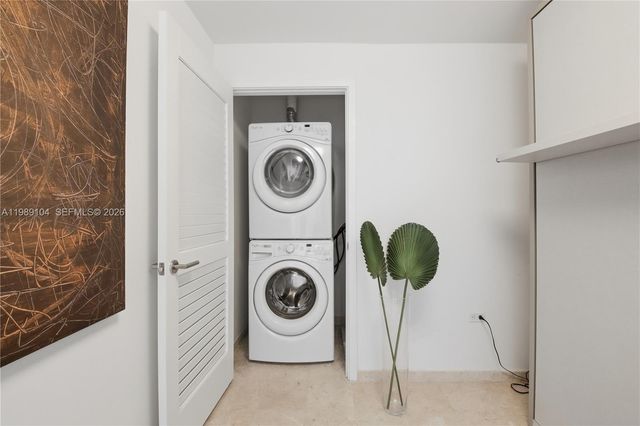 88 SW 7th St 2404, Miami, FL 33131