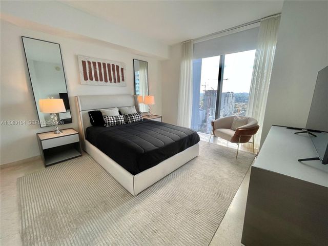 88 SW 7th St 2404, Miami, FL 33131