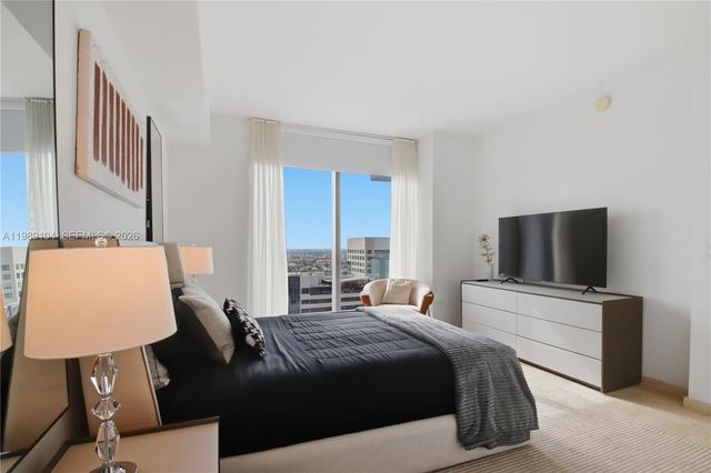 88 SW 7th St 2404, Miami, FL 33131