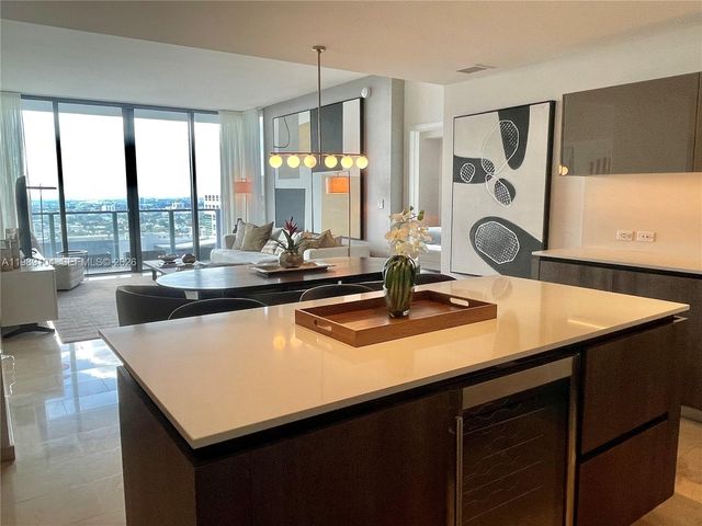 88 SW 7th St 2404, Miami, FL 33131