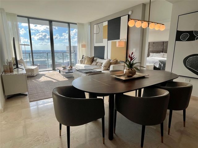 88 SW 7th St 2404, Miami, FL 33131