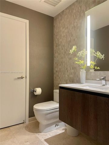 88 SW 7th St 2404, Miami, FL 33131