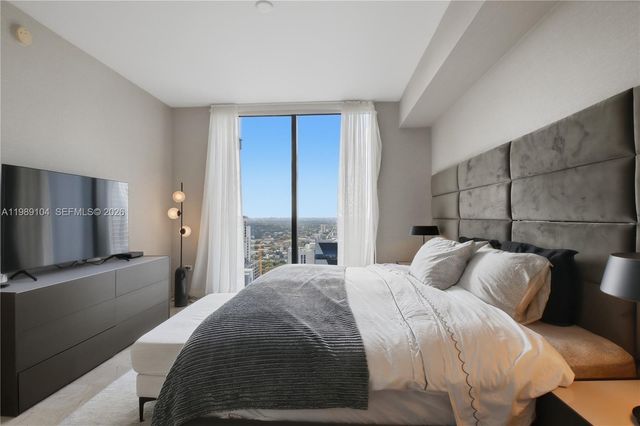 88 SW 7th St 2404, Miami, FL 33131