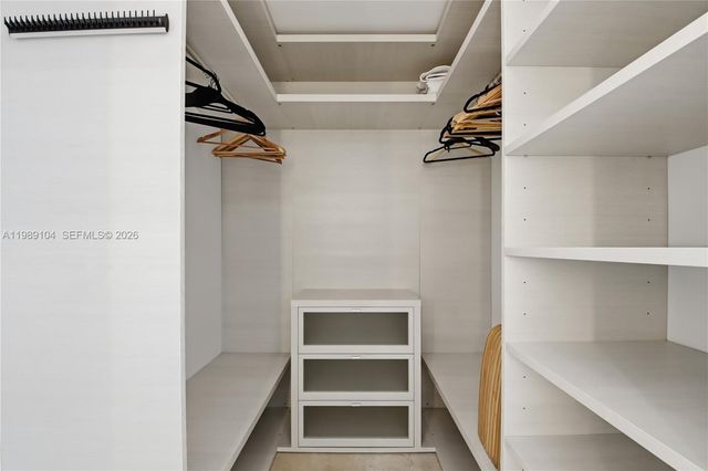 88 SW 7th St 2404, Miami, FL 33131