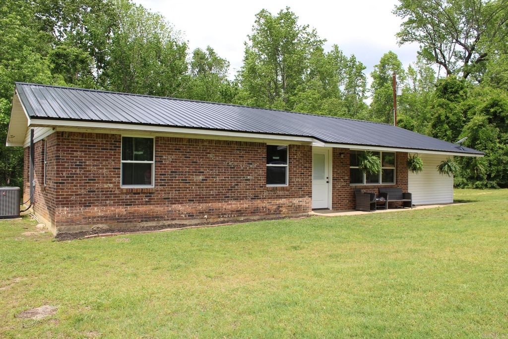 895 Faulkner Road, New Hope, AR 71959
