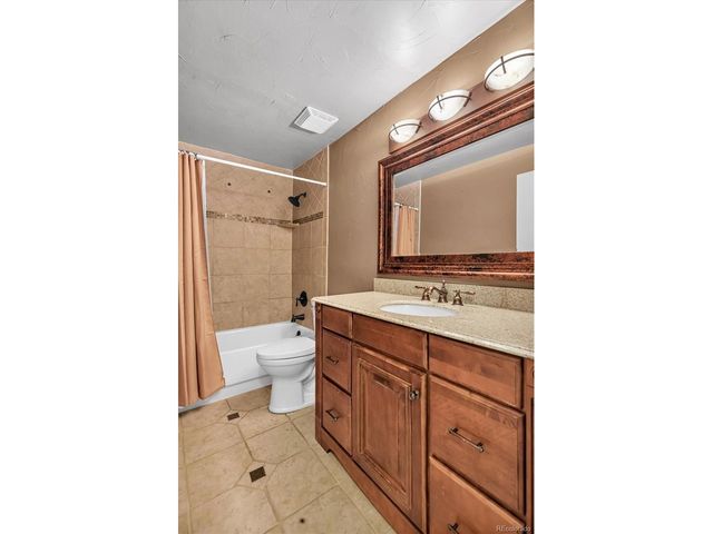 4663 W Ponds Cir, Littleton, CO 80123