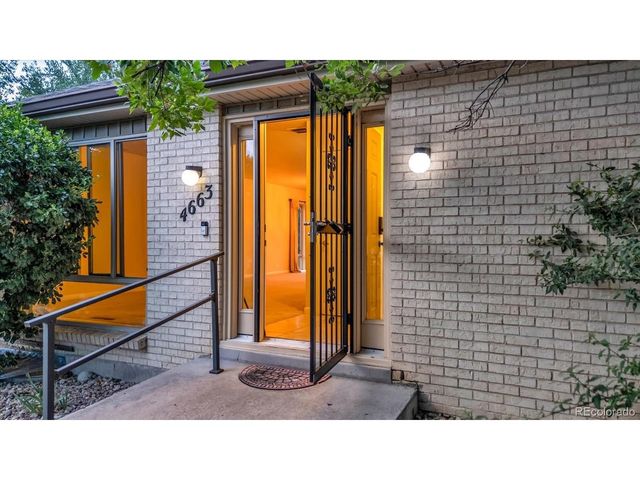 4663 W Ponds Cir, Littleton, CO 80123