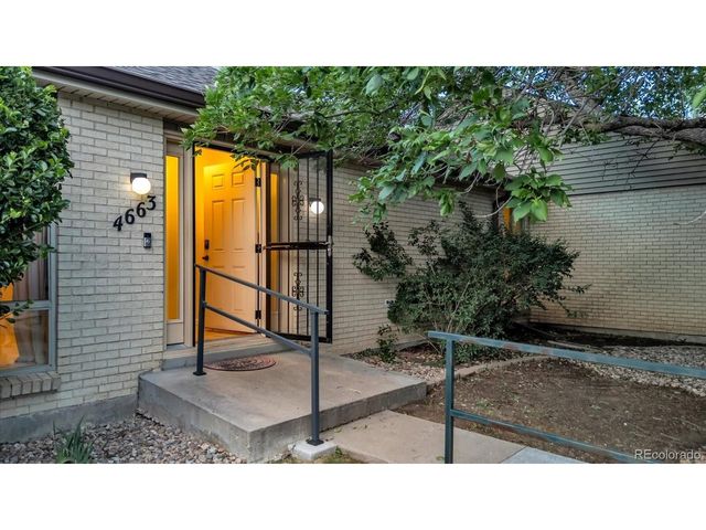4663 W Ponds Cir, Littleton, CO 80123