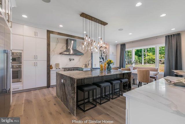 4805 FOX CHAPEL RD, Fairfax, VA 22030