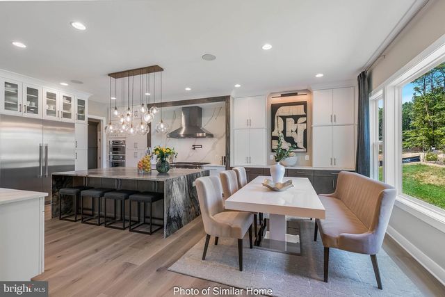 4805 FOX CHAPEL RD, Fairfax, VA 22030