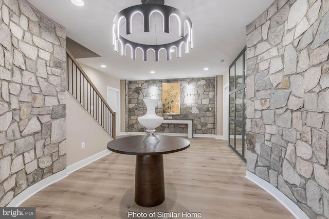 4805 FOX CHAPEL RD, Fairfax, VA 22030