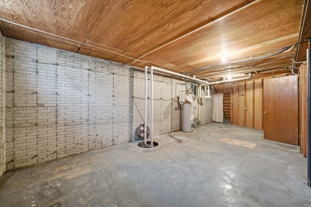 112 Sunrise Lane, Montezuma, IA 50171