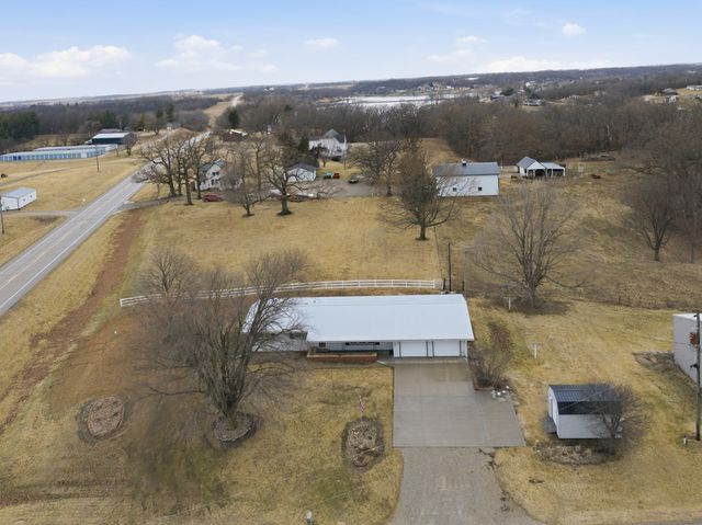 112 Sunrise Lane, Montezuma, IA 50171