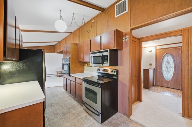 112 Sunrise Lane, Montezuma, IA 50171