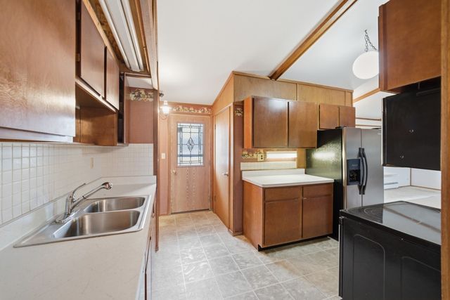 112 Sunrise Lane, Montezuma, IA 50171