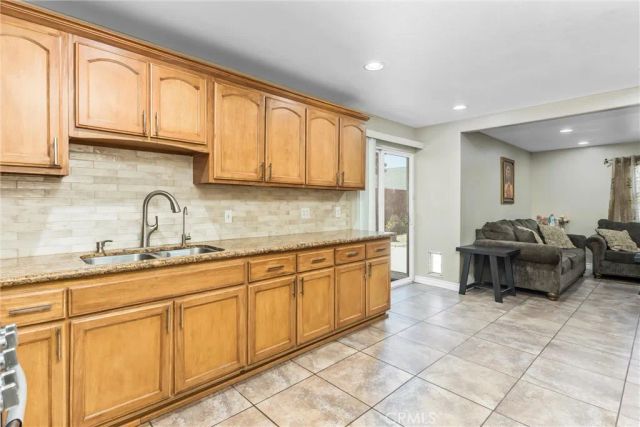 1001 Oak Glen, Colton, CA 92324