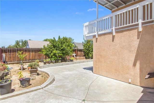 1001 Oak Glen, Colton, CA 92324
