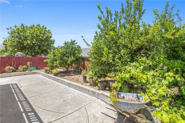 1001 Oak Glen, Colton, CA 92324