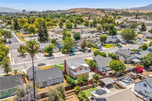 1001 Oak Glen, Colton, CA 92324