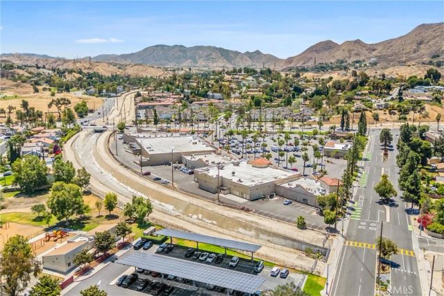 1001 Oak Glen, Colton, CA 92324