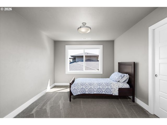 2251 LATHEN Way, Eugene, OR 97408