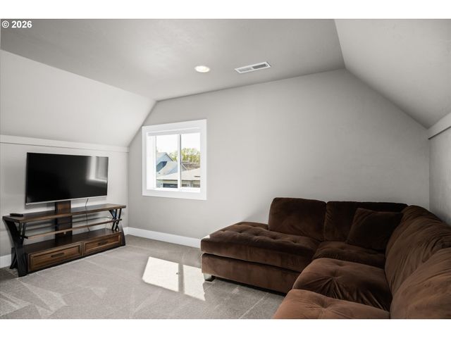 2251 LATHEN Way, Eugene, OR 97408