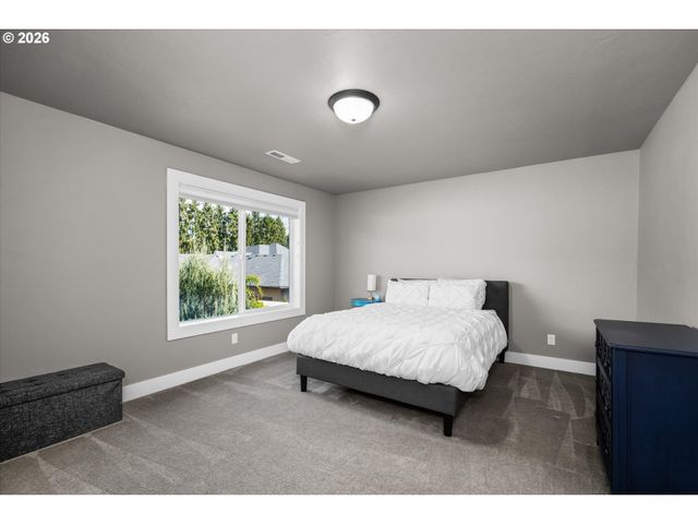 2251 LATHEN Way, Eugene, OR 97408