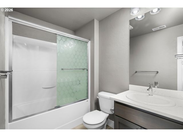 2251 LATHEN Way, Eugene, OR 97408