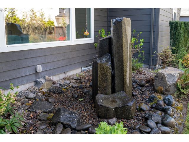 2251 LATHEN Way, Eugene, OR 97408