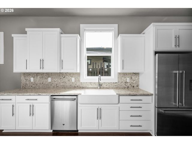 2251 LATHEN Way, Eugene, OR 97408