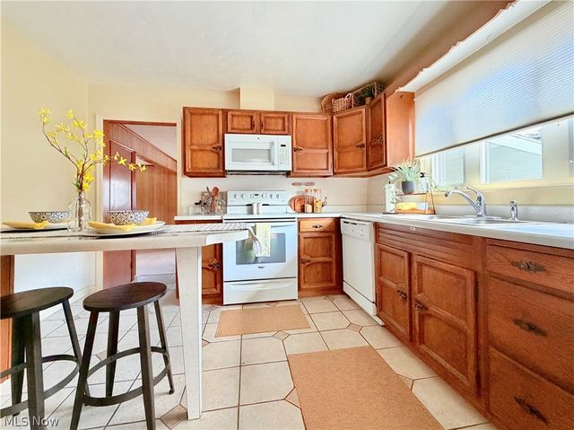 805 Pomeroy Pike, Belpre, OH 45714