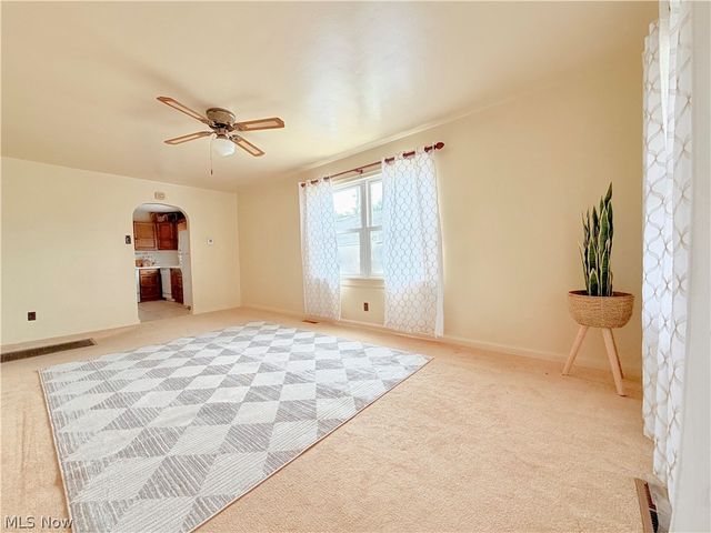 805 Pomeroy Pike, Belpre, OH 45714