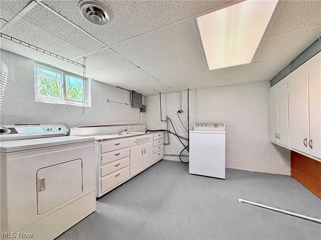 805 Pomeroy Pike, Belpre, OH 45714