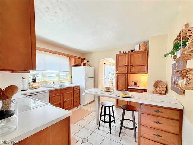 805 Pomeroy Pike, Belpre, OH 45714