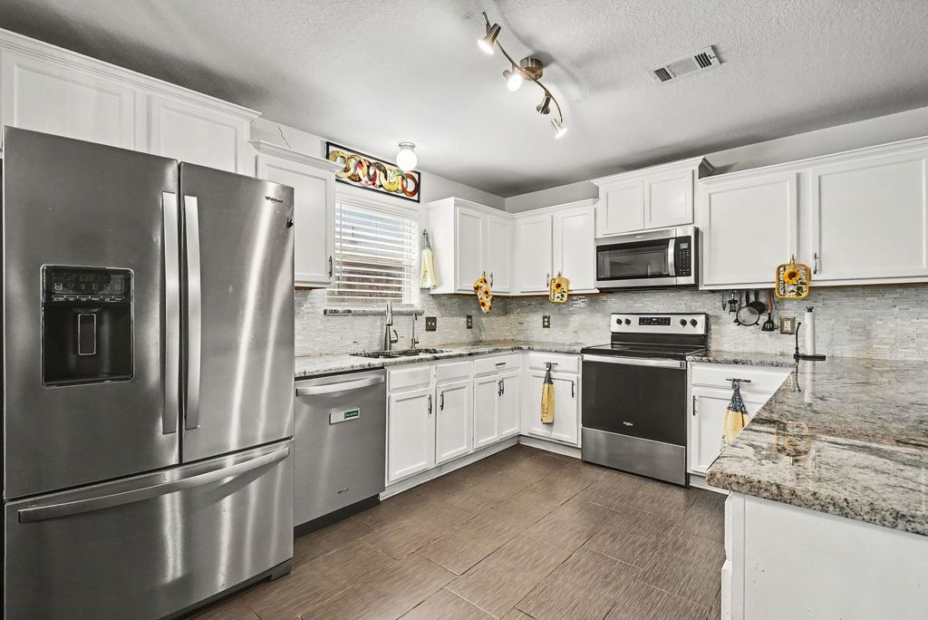 4728 Homelands Way, Fort Worth, TX 76135 — photo 4