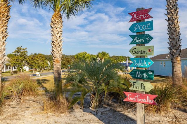 995 FIESTA KEY CIRCLE, Lady Lake, FL 32159