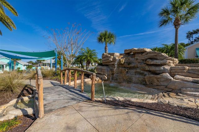 995 FIESTA KEY CIRCLE, Lady Lake, FL 32159