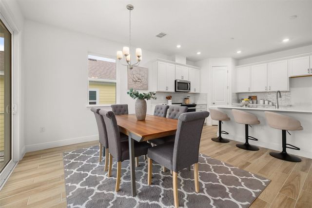 995 FIESTA KEY CIRCLE, Lady Lake, FL 32159
