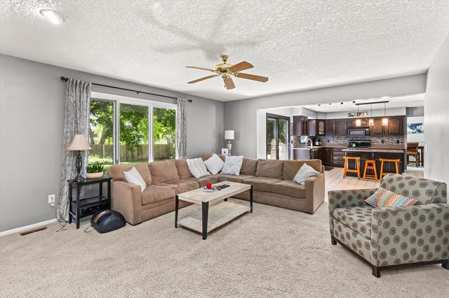1021 58th Street, West Des Moines, IA 50266