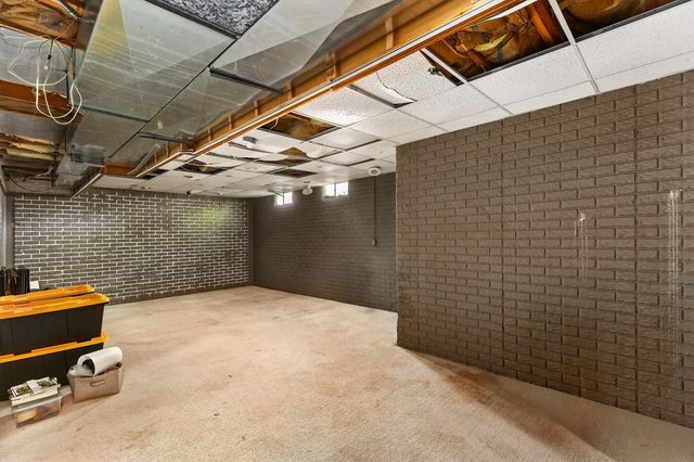1021 58th Street, West Des Moines, IA 50266