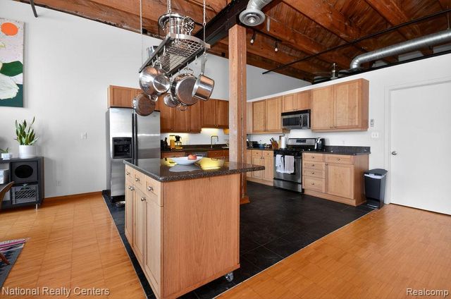 200 River Place Drive 23, Detroit, MI 48207