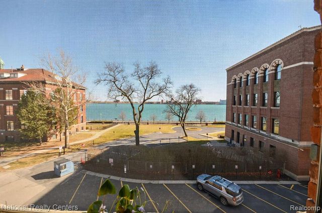 200 River Place Drive 23, Detroit, MI 48207