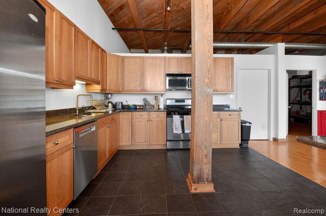 200 River Place Drive 23, Detroit, MI 48207