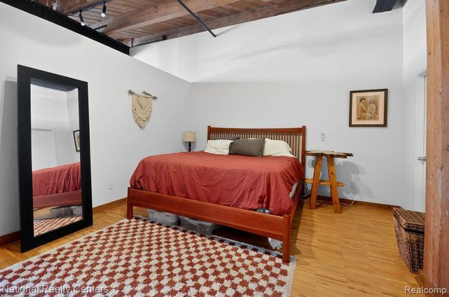 200 River Place Drive 23, Detroit, MI 48207