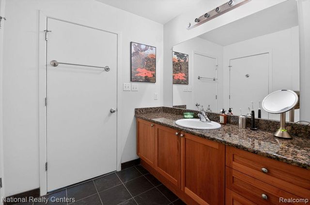 200 River Place Drive 23, Detroit, MI 48207