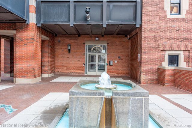 200 River Place Drive 23, Detroit, MI 48207
