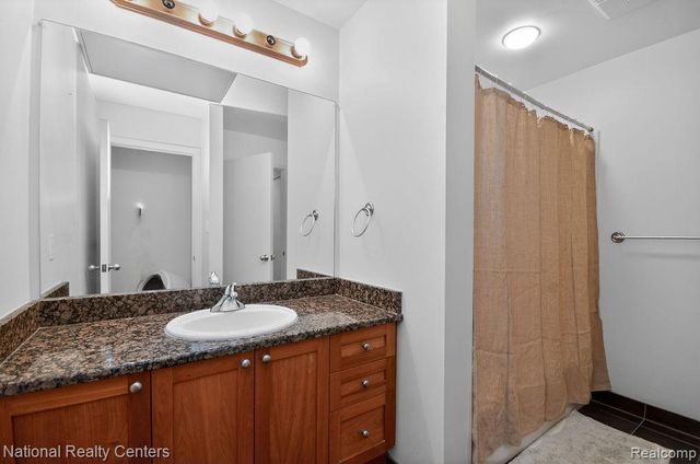 200 River Place Drive 23, Detroit, MI 48207