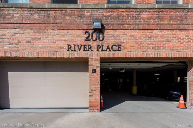 200 River Place Drive 23, Detroit, MI 48207