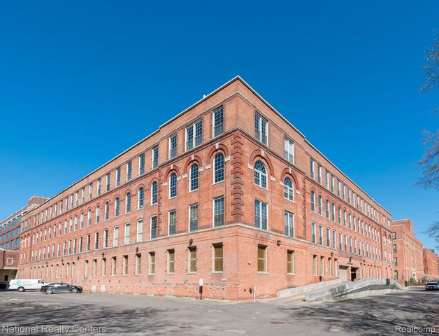 200 River Place Drive 23, Detroit, MI 48207