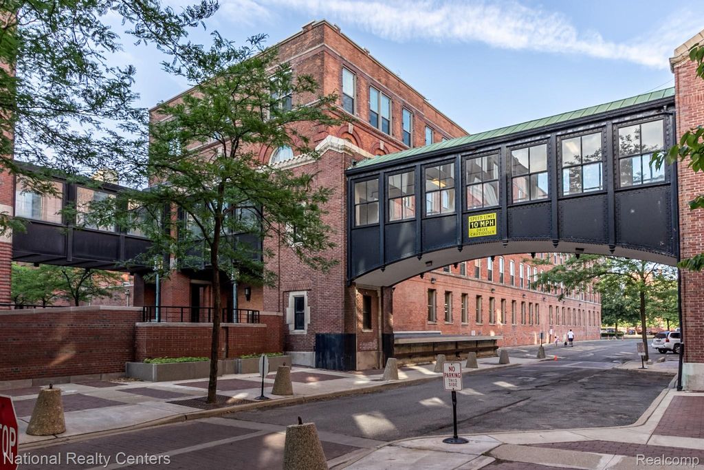 200 River Place Drive 23, Detroit, MI 48207